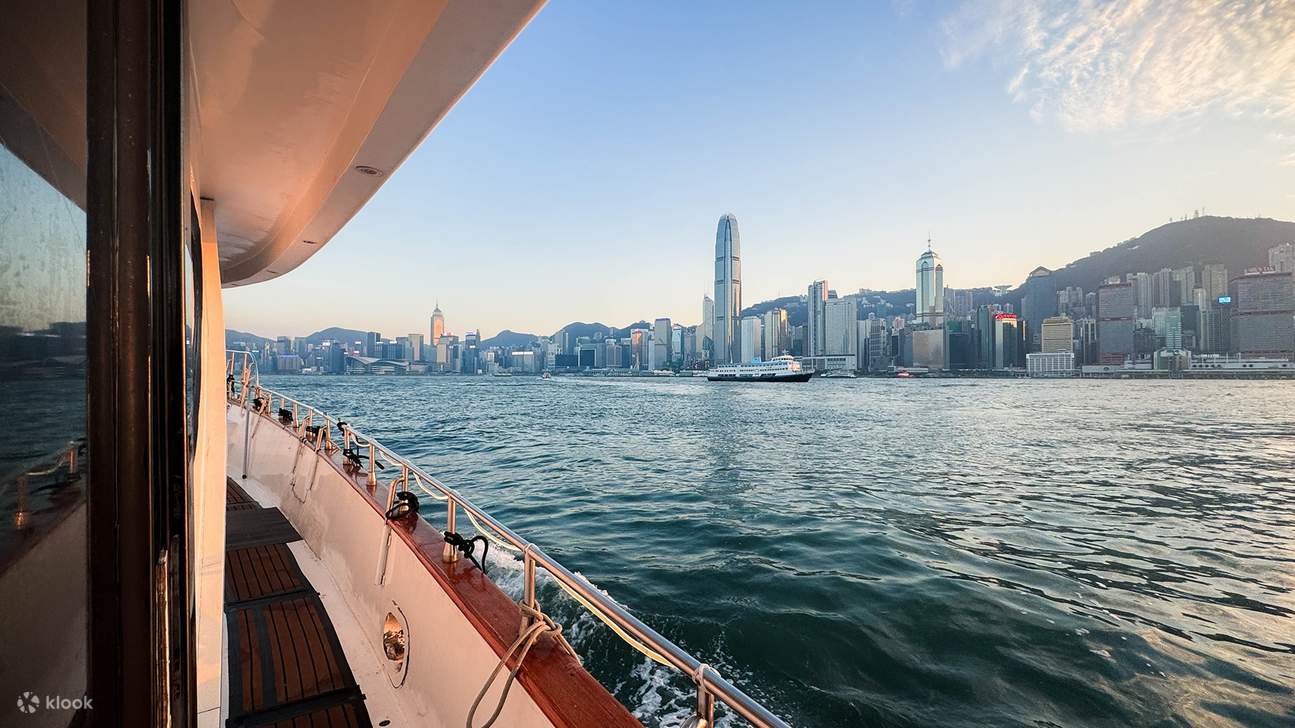 Victoria Harbour Hong Kong Clubコンパスコースター Victoria Harbour Hong Kong Cruise in a Luxury Yacht - Klook